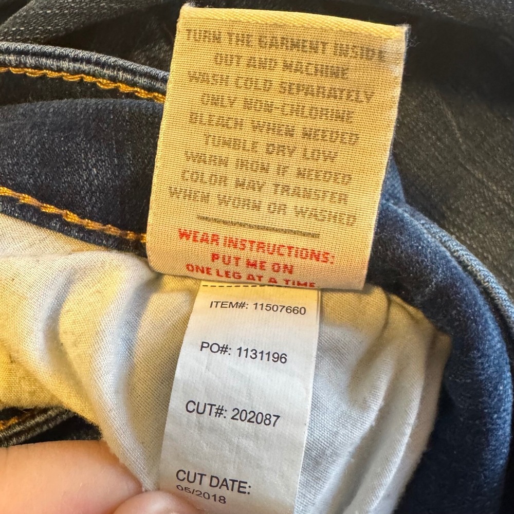 Torrid plus size jeans denim 18R 30 inseam. Distressed,‎ straight leg - Picture 6 of 7